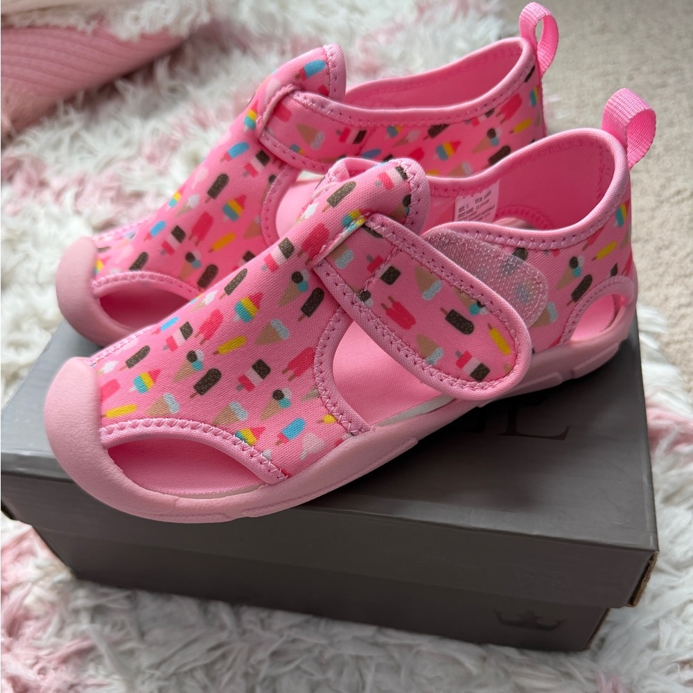 Crown Vintage Water Shoes - Picture 2 of 4